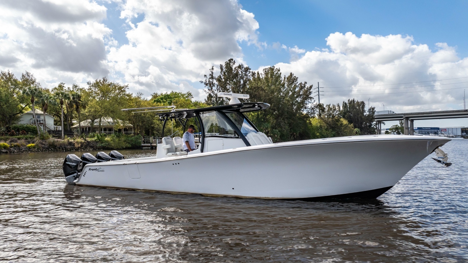 2023 Front Runner 39 Center Console