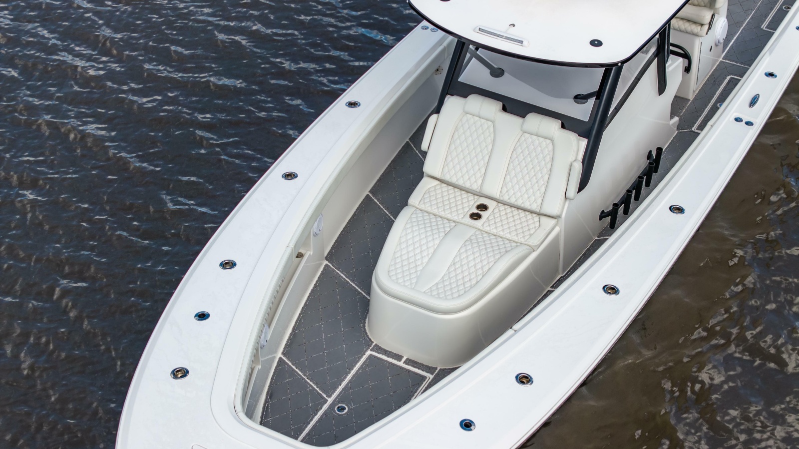 2023 Front Runner 39 Center Console