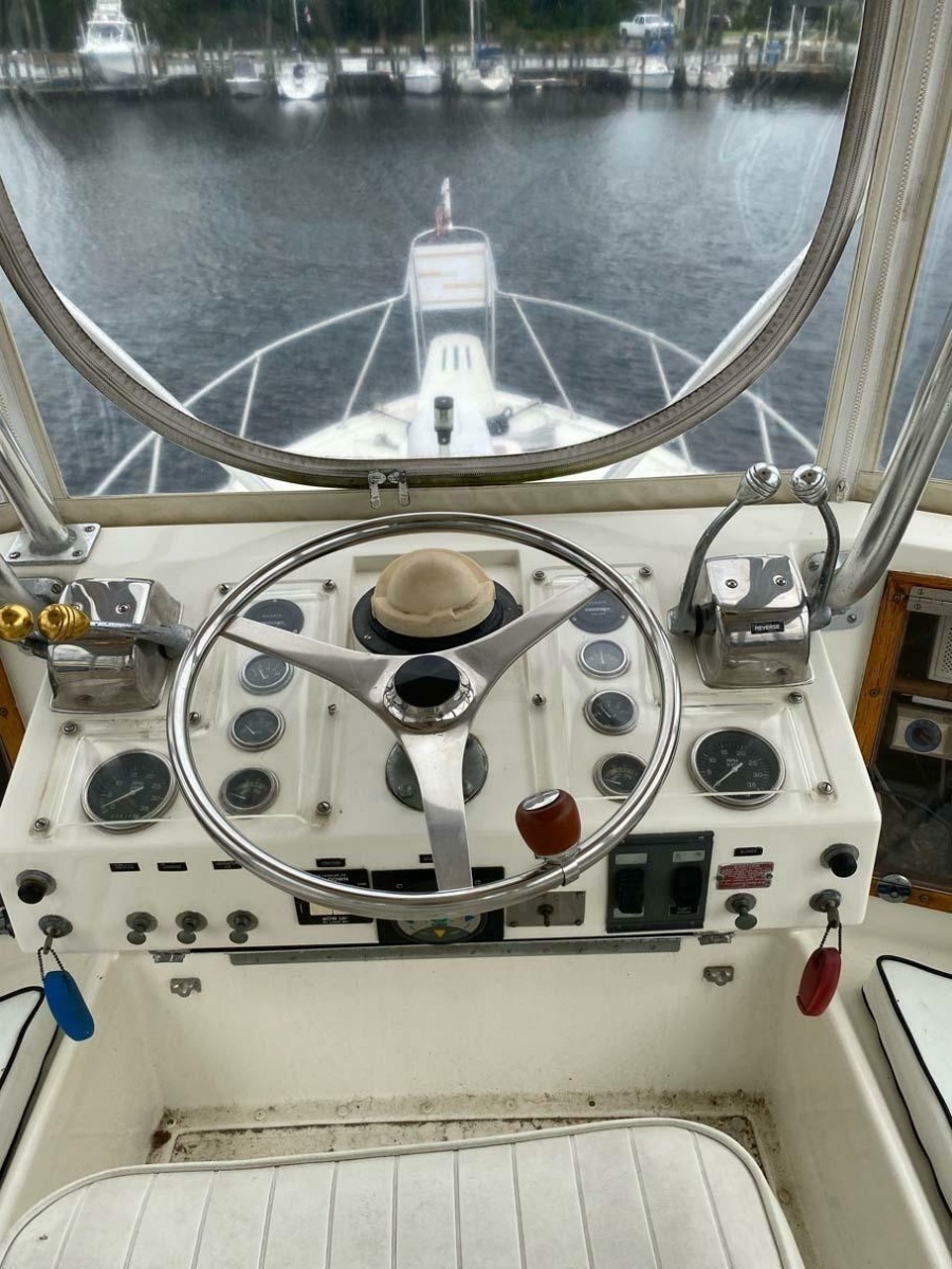 1975 Hatteras 36 Convertible