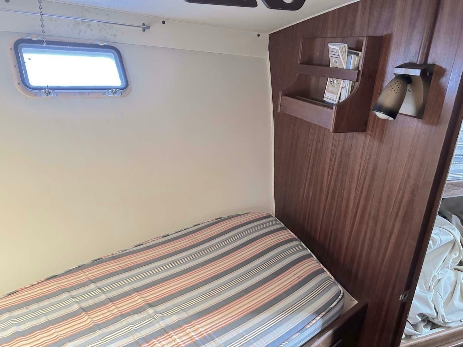 1975 Hatteras 36 Convertible