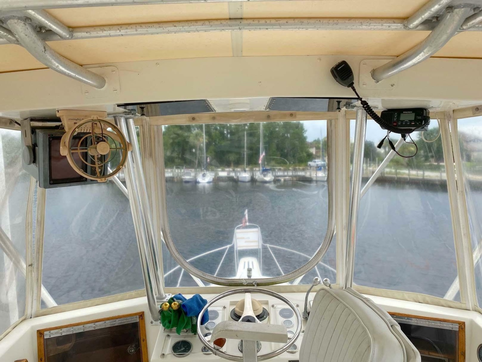 1975 Hatteras 36 Convertible