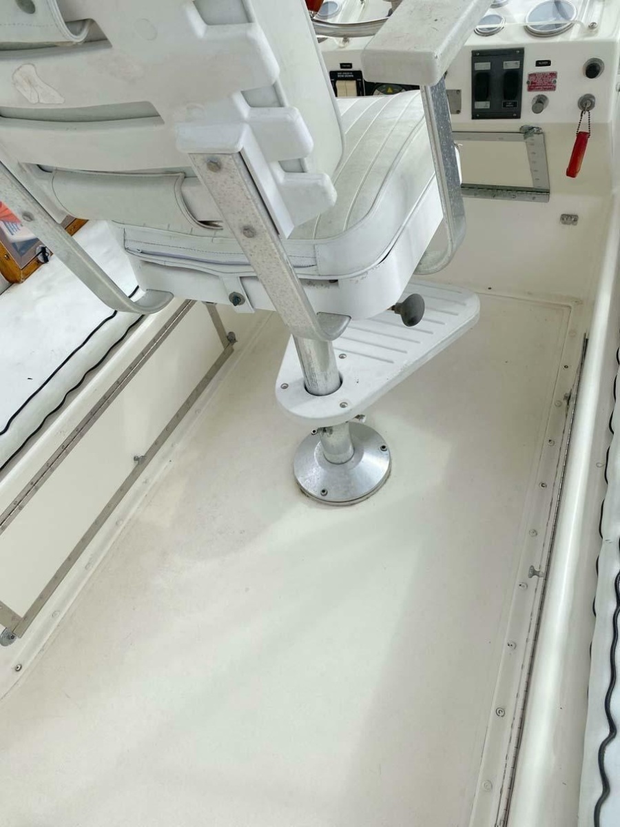 1975 Hatteras 36 Convertible
