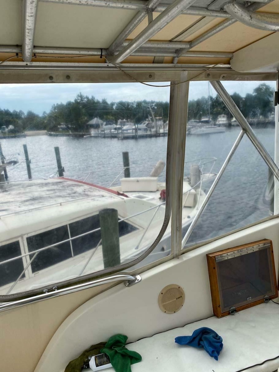 1975 Hatteras 36 Convertible