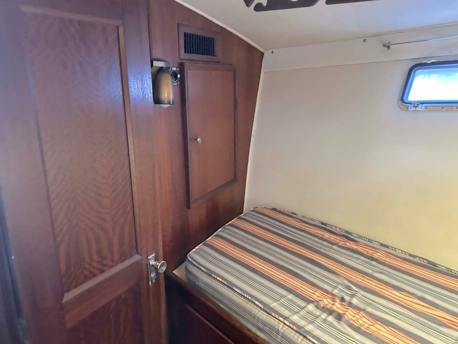 1975 Hatteras 36 Convertible