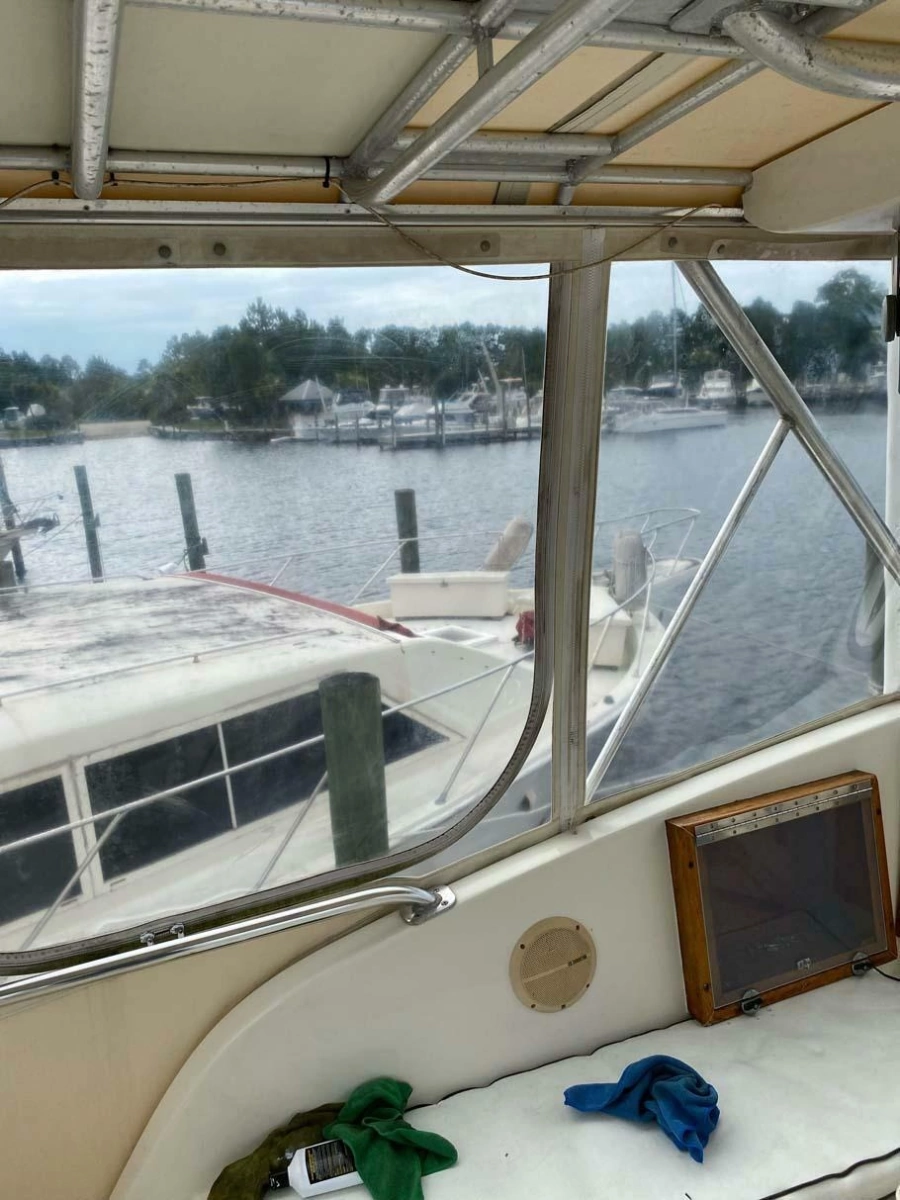 1975 Hatteras 36 Convertible