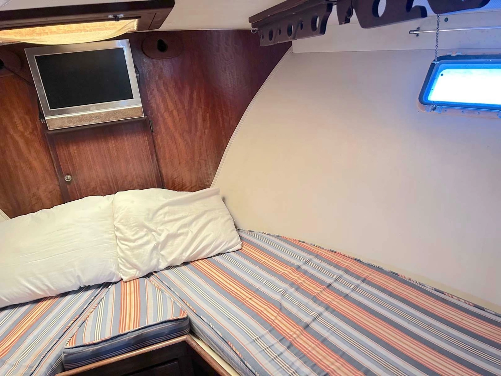 1975 Hatteras 36 Convertible