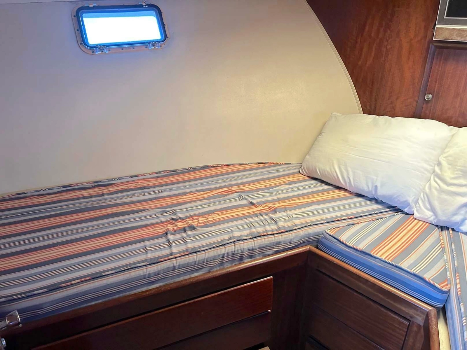 1975 Hatteras 36 Convertible