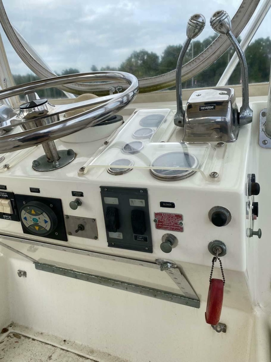 1975 Hatteras 36 Convertible