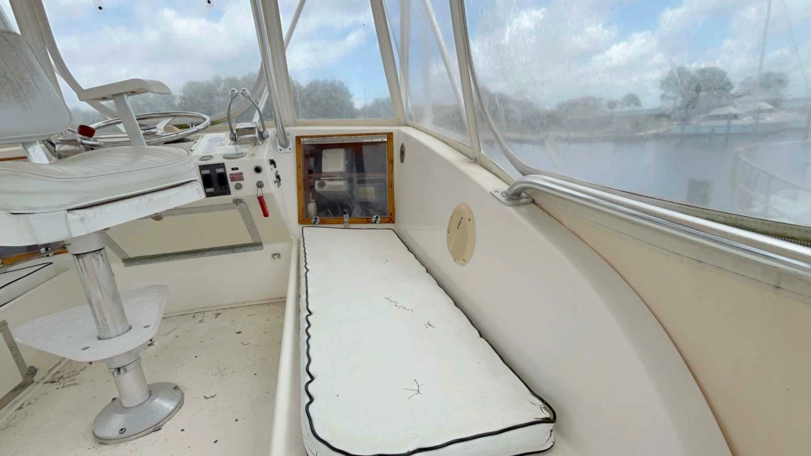 1975 Hatteras 36 Convertible
