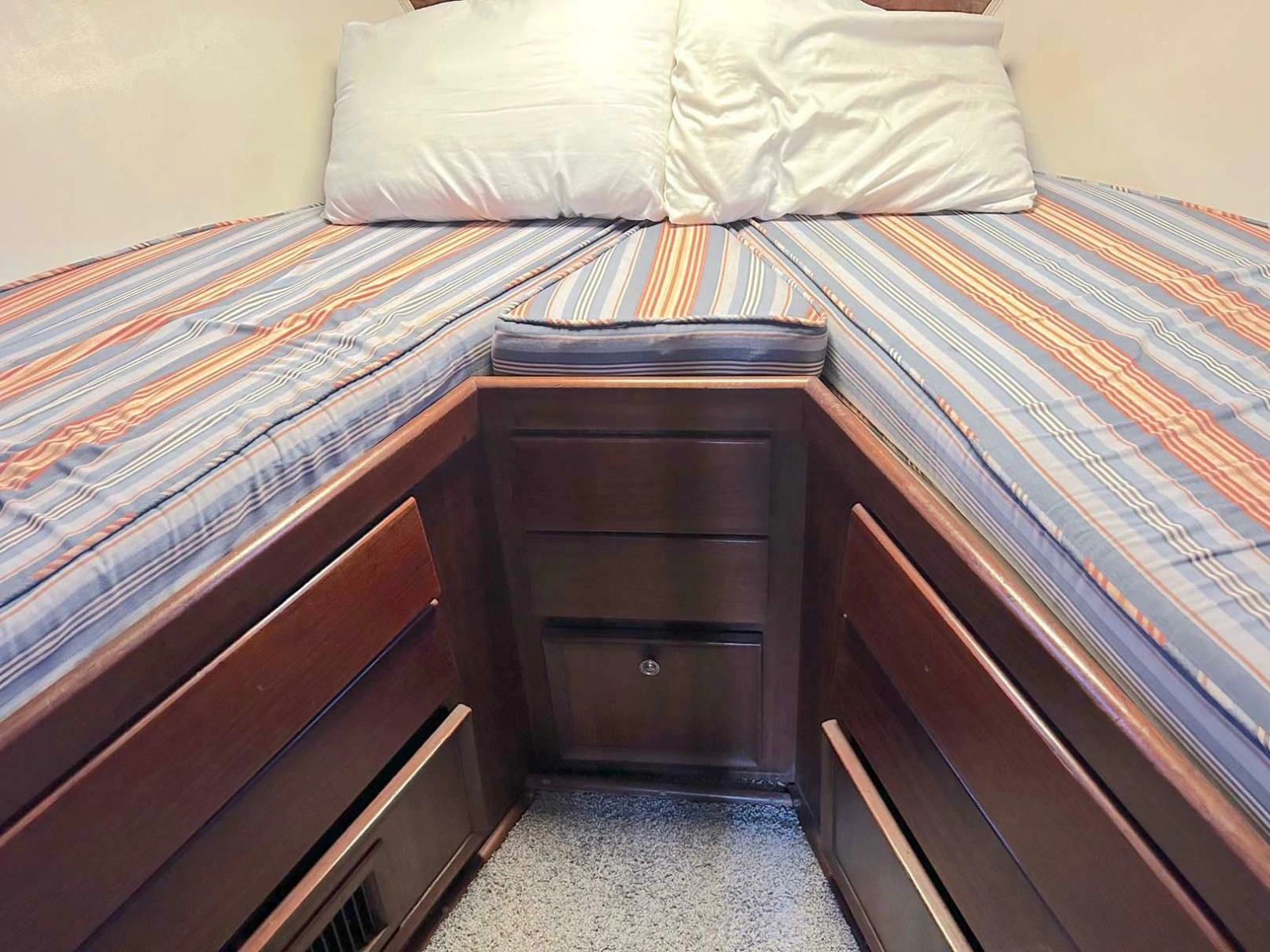 1975 Hatteras 36 Convertible