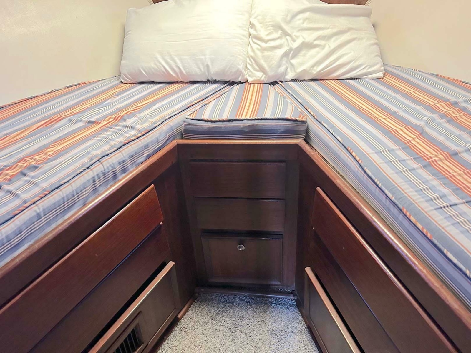 1975 Hatteras 36 Convertible
