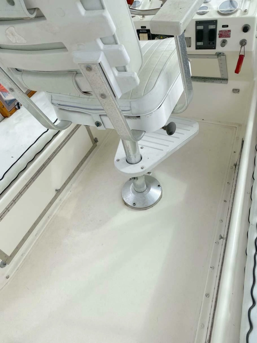1975 Hatteras 36 Convertible