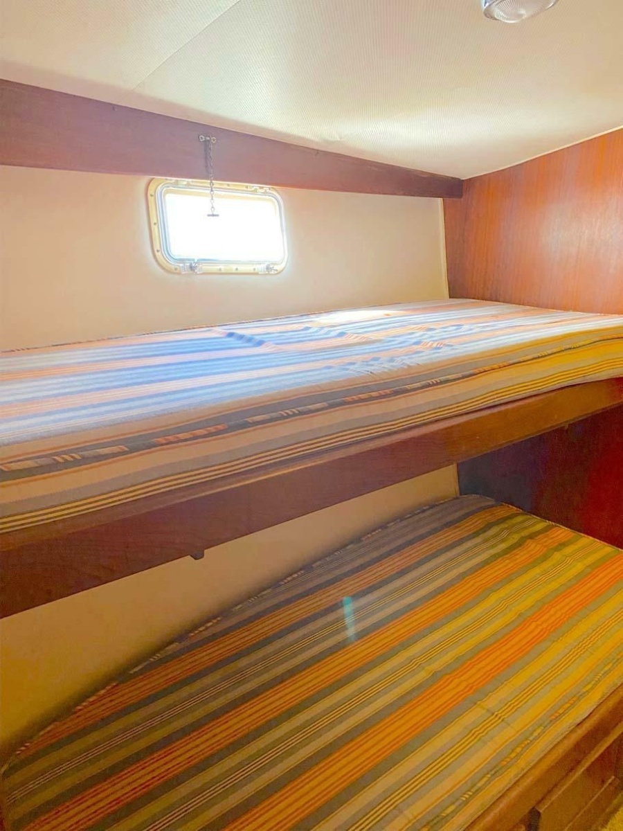 1975 Hatteras 36 Convertible