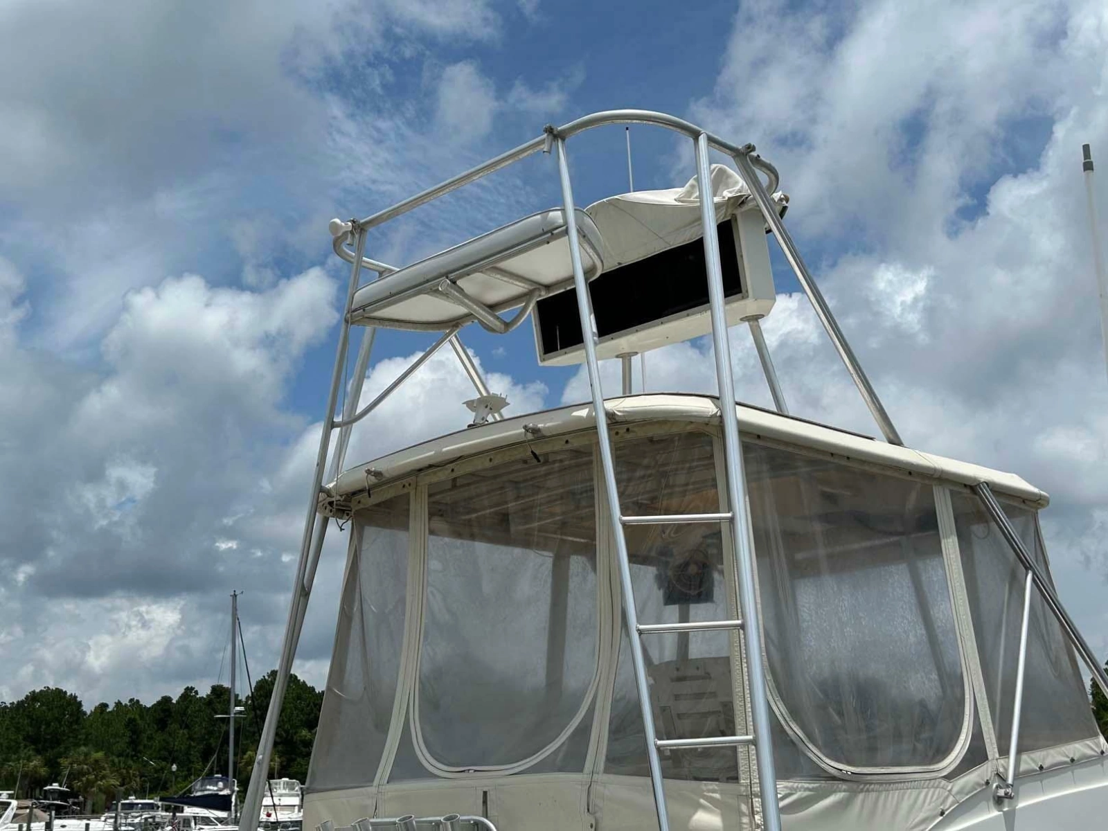 1975 Hatteras 36 Convertible