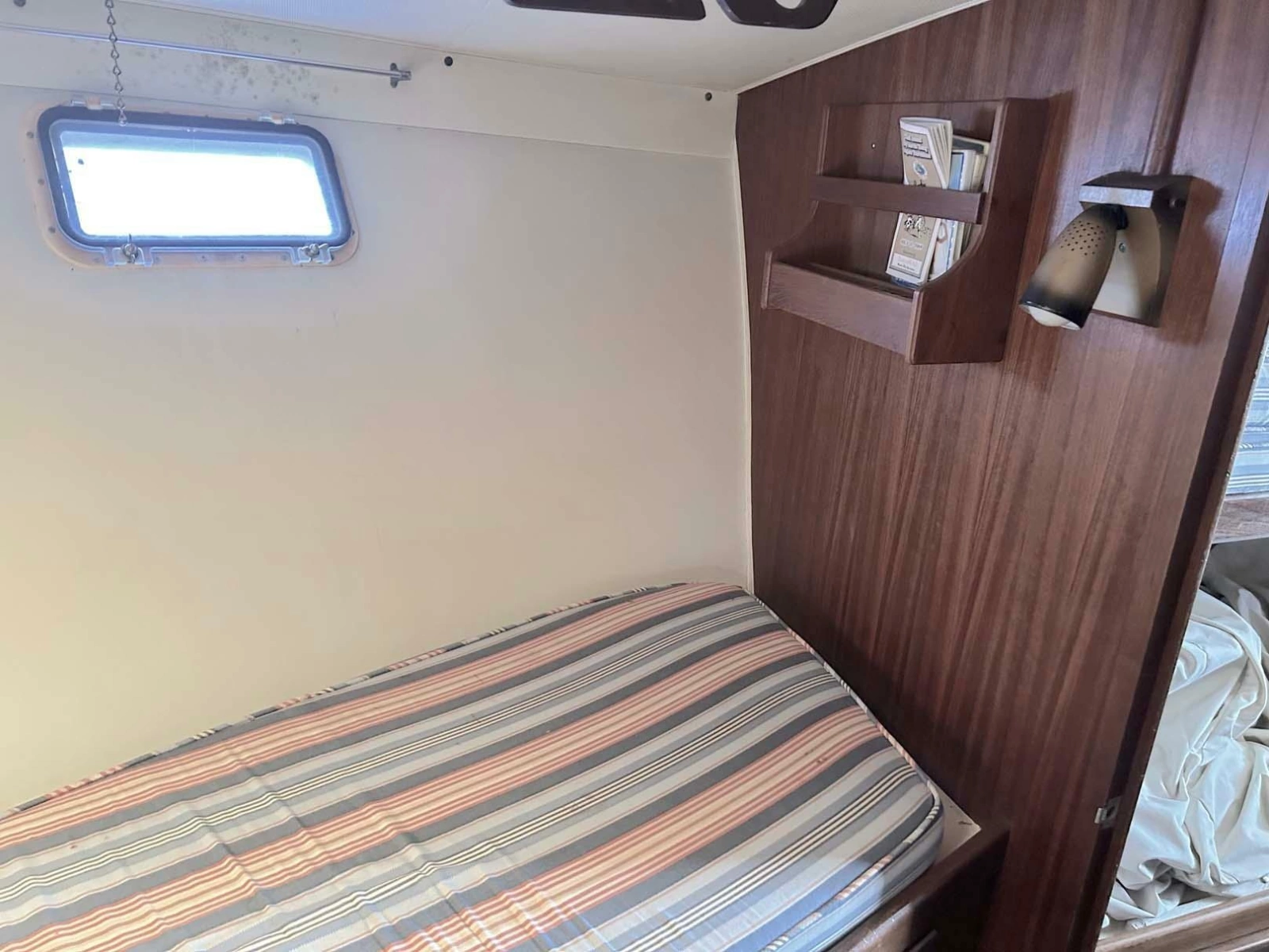 1975 Hatteras 36 Convertible