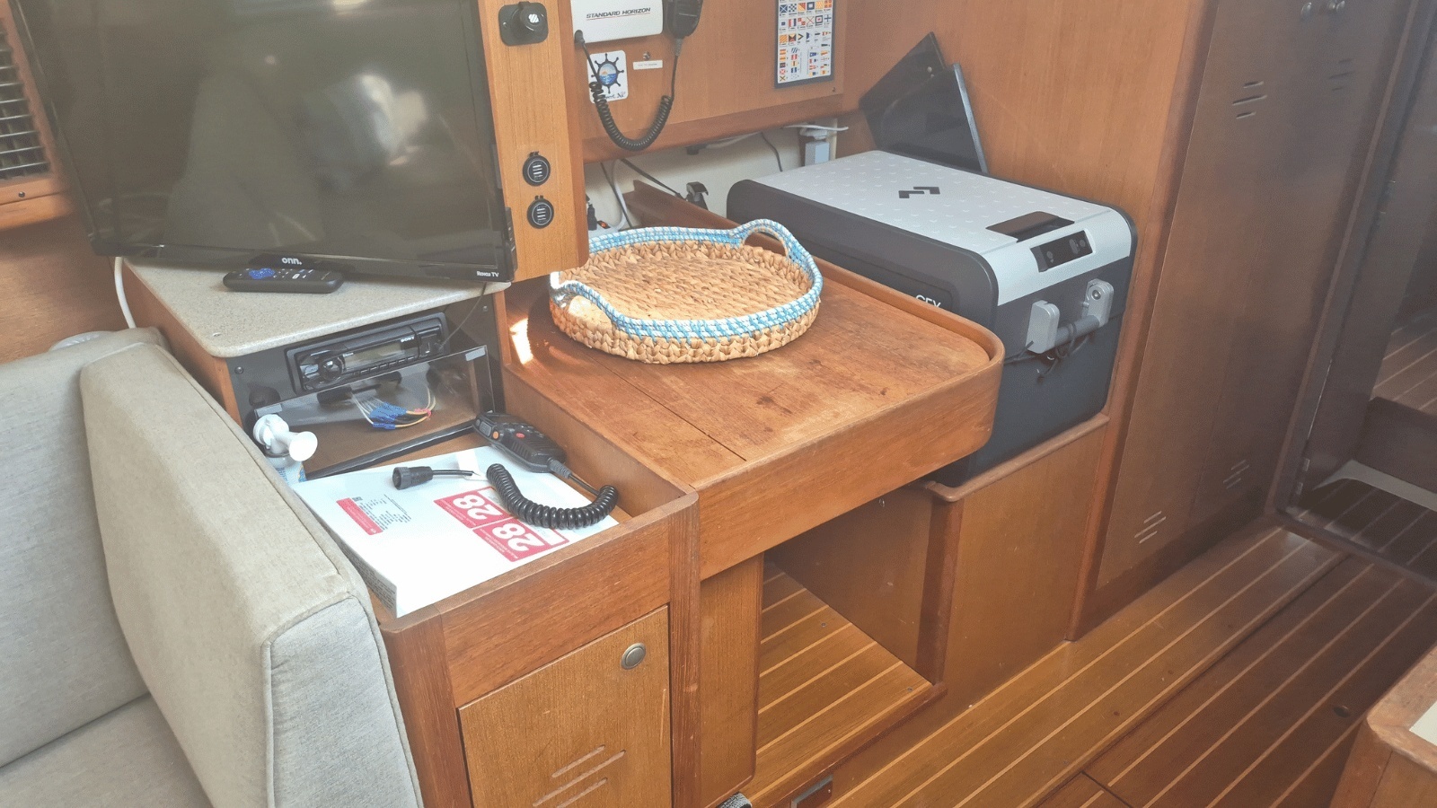 Navigator Desk