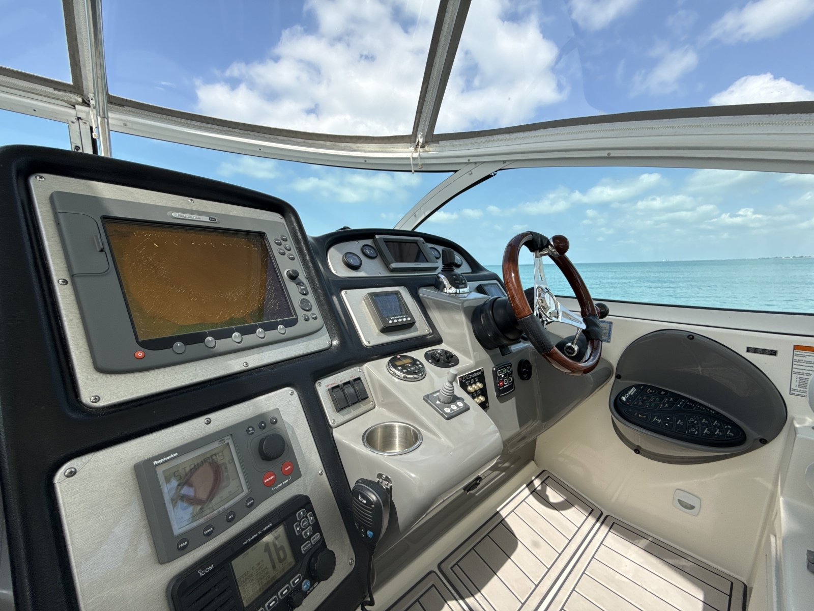 2006 Cruisers Yachts 420 Express