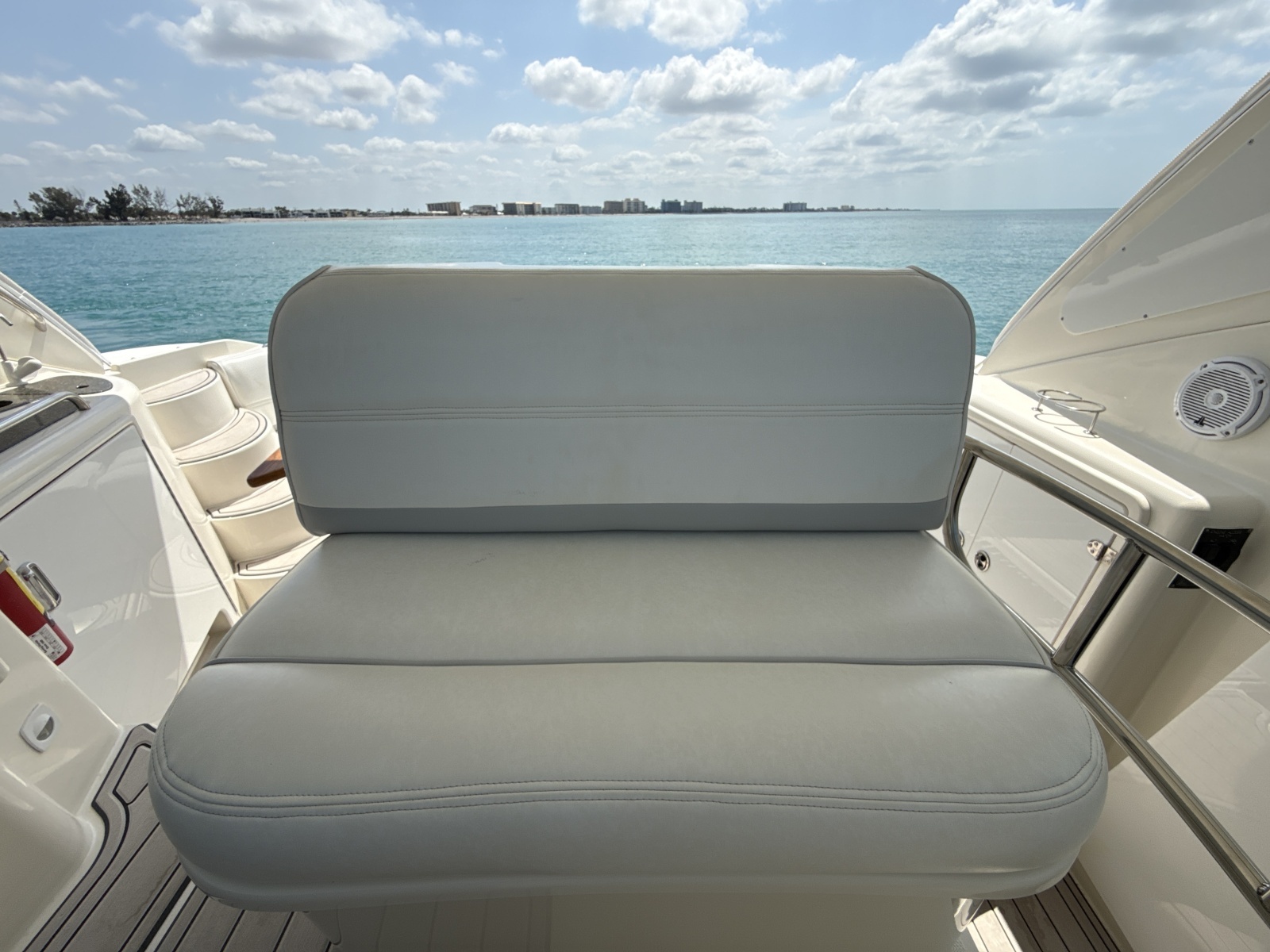 2006 Cruisers Yachts 420 Express