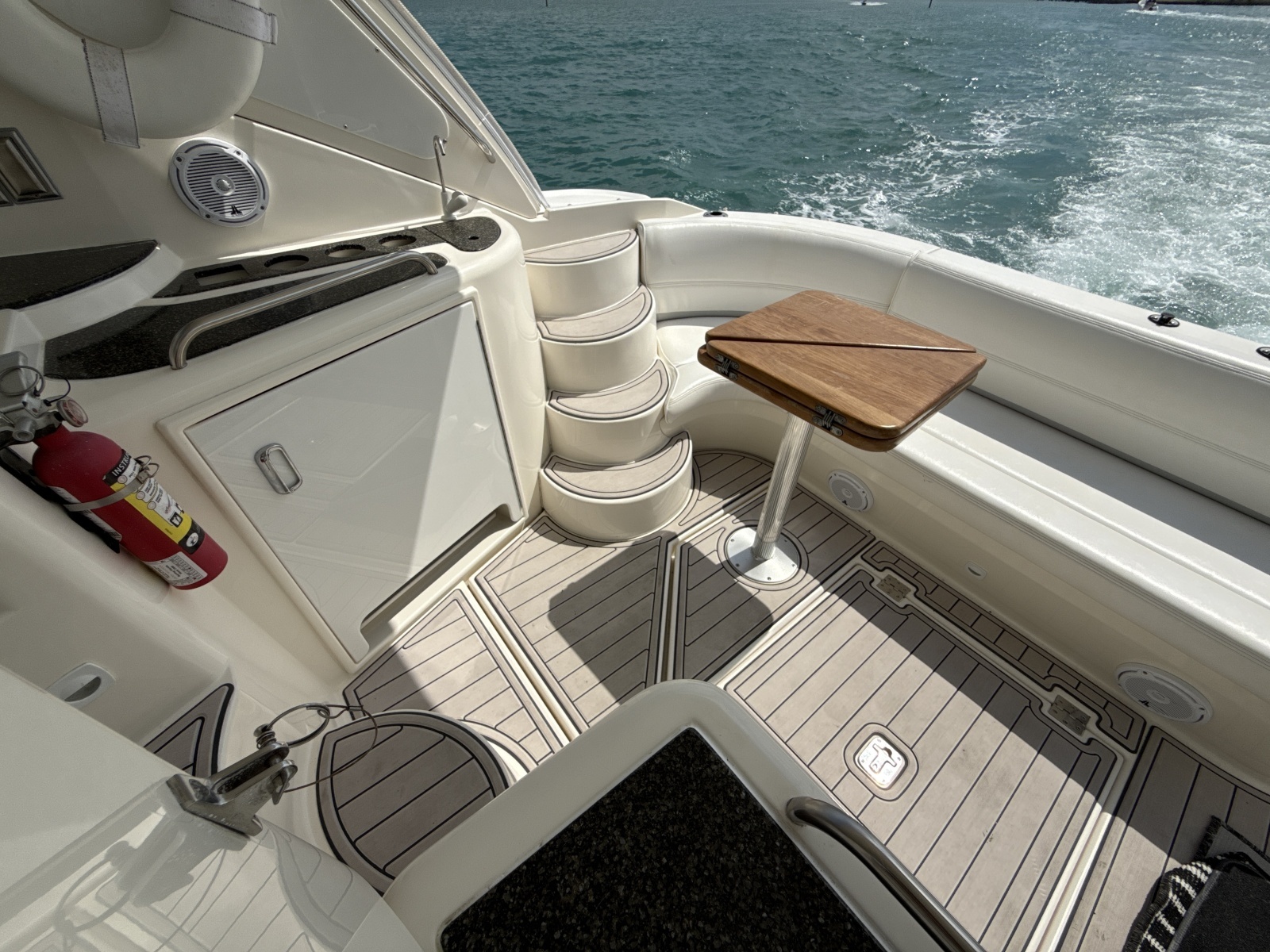 2006 Cruisers Yachts 420 Express