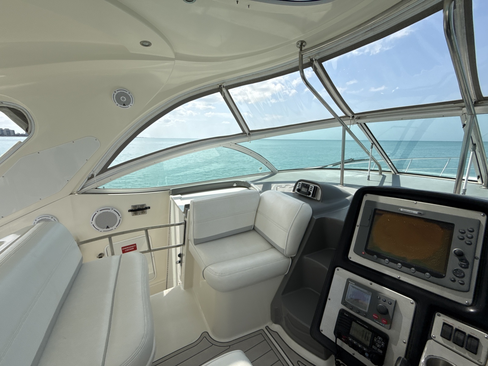 2006 Cruisers Yachts 420 Express