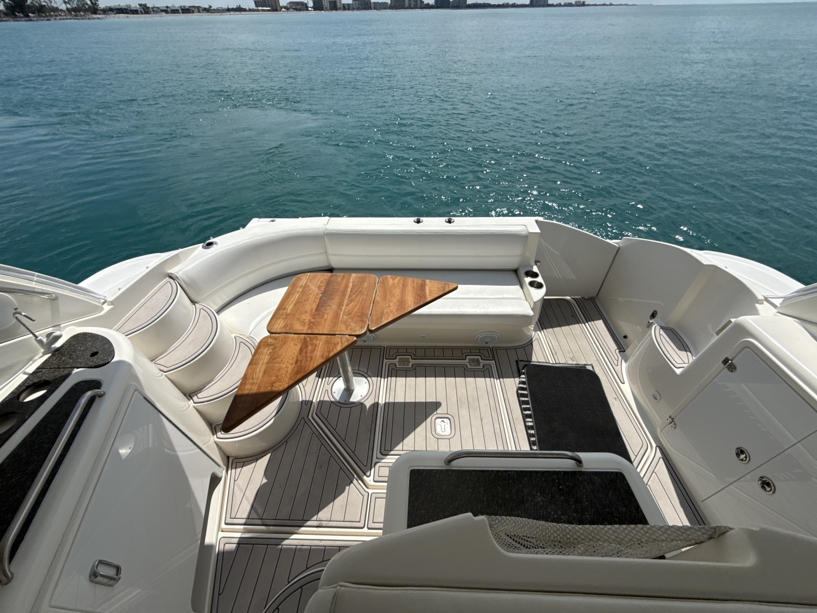 2006 Cruisers Yachts 420 Express
