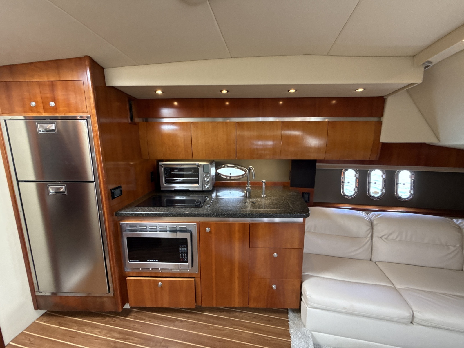 2006 Cruisers Yachts 420 Express