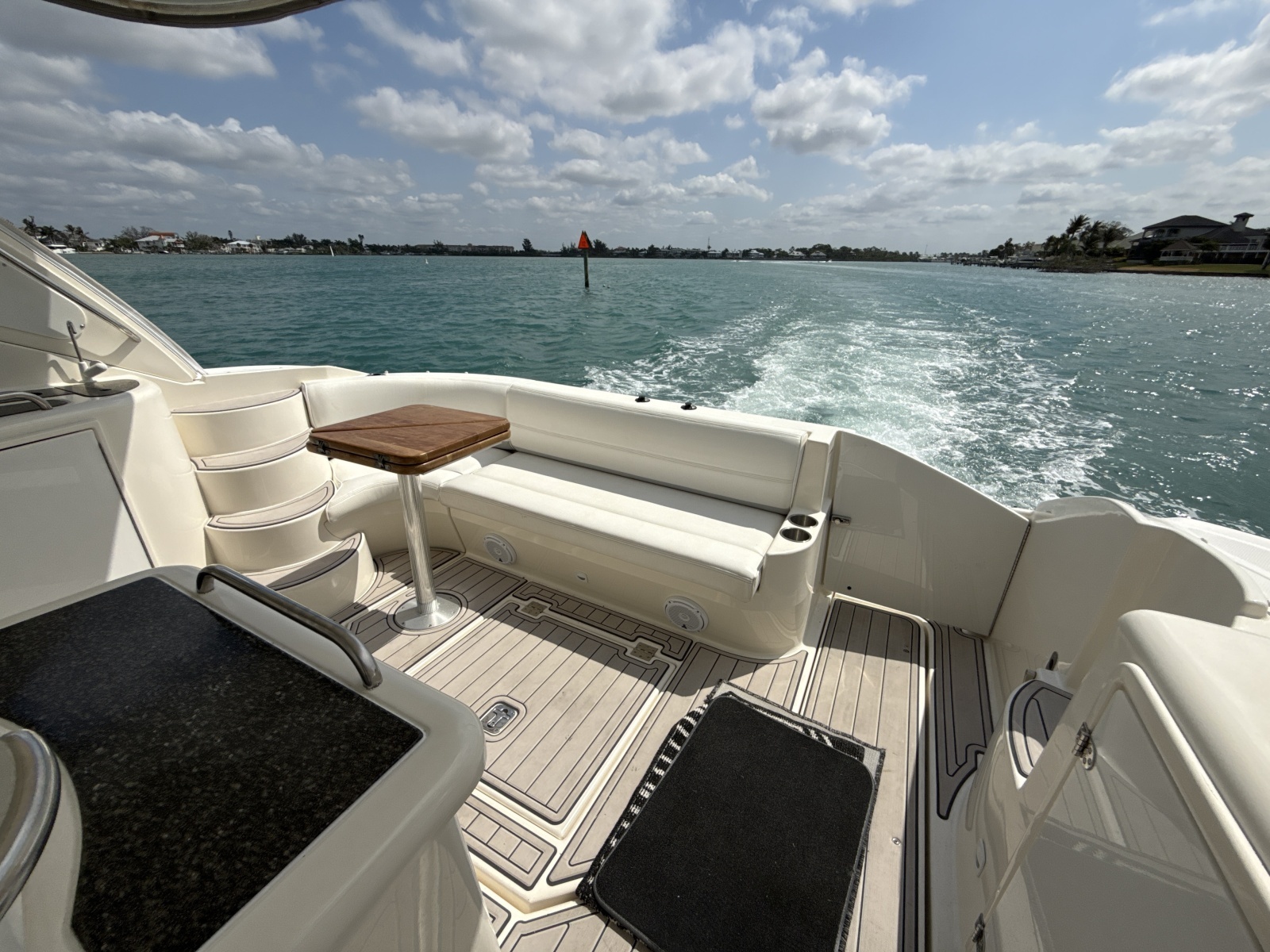2006 Cruisers Yachts 420 Express
