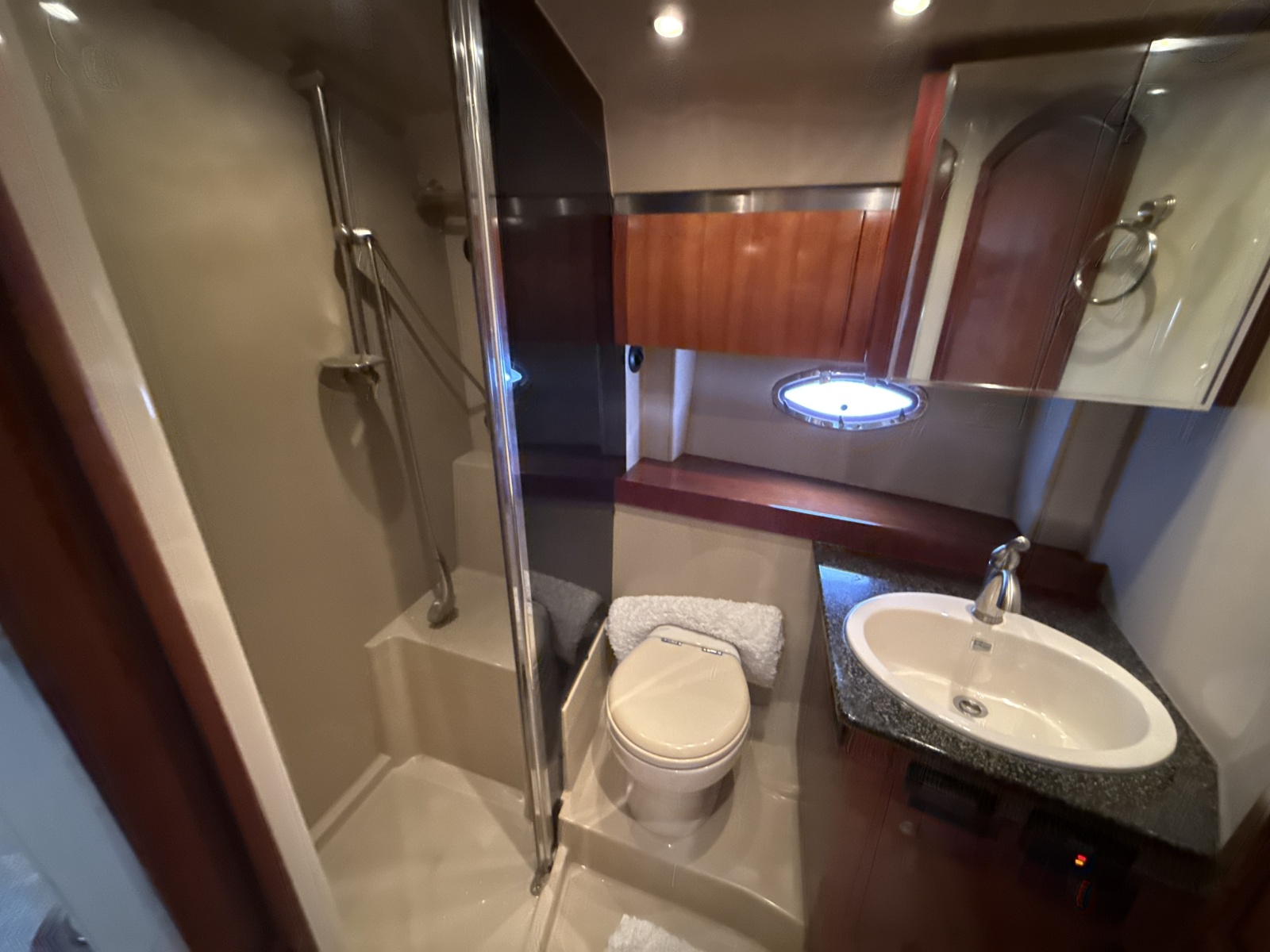 2006 Cruisers Yachts 420 Express