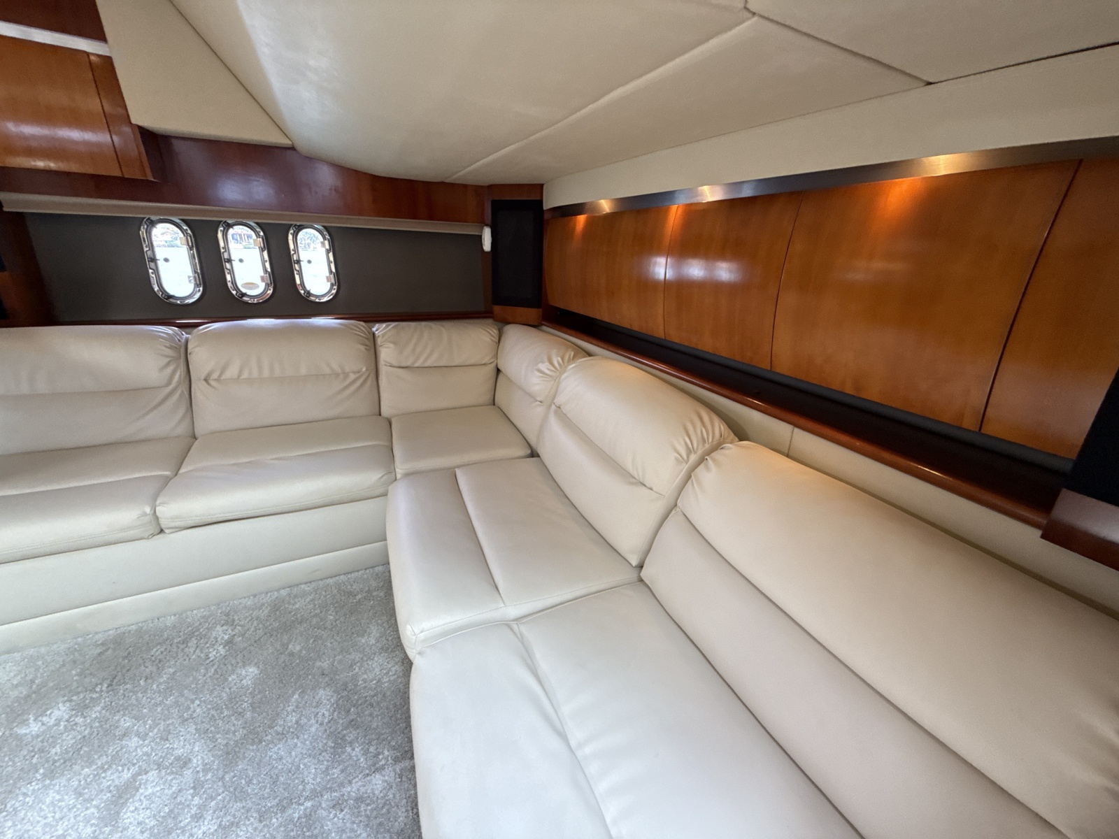2006 Cruisers Yachts 420 Express