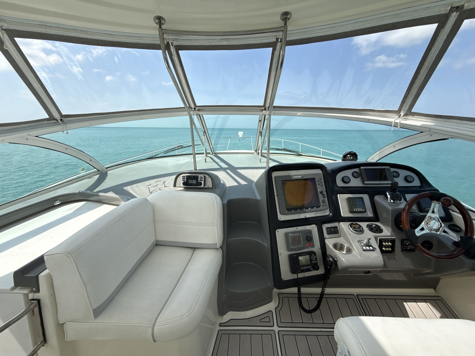 2006 Cruisers Yachts 420 Express