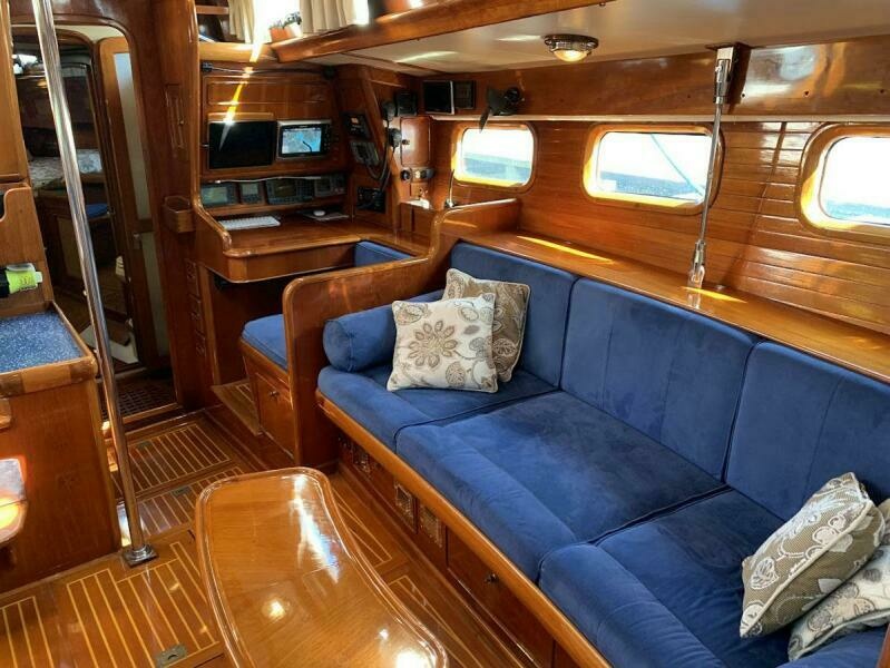 Port Salon Aft