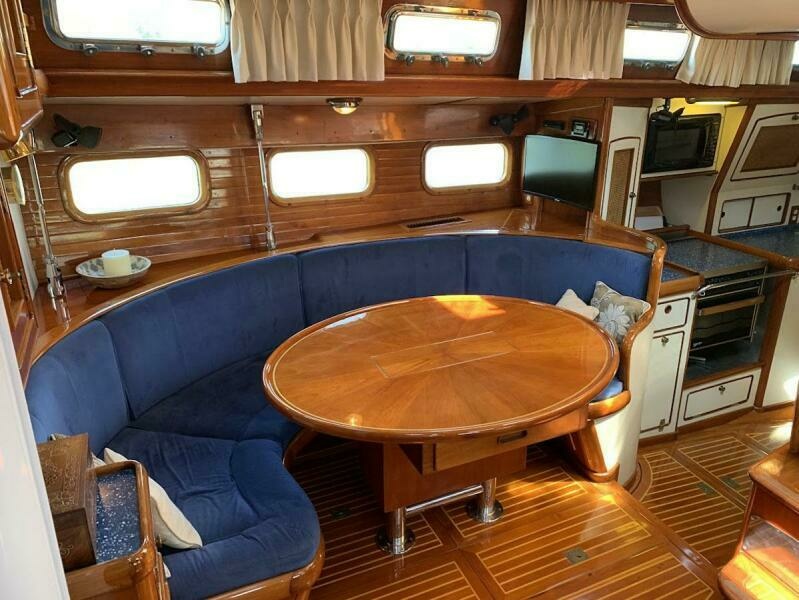 Starboard Salon Aft