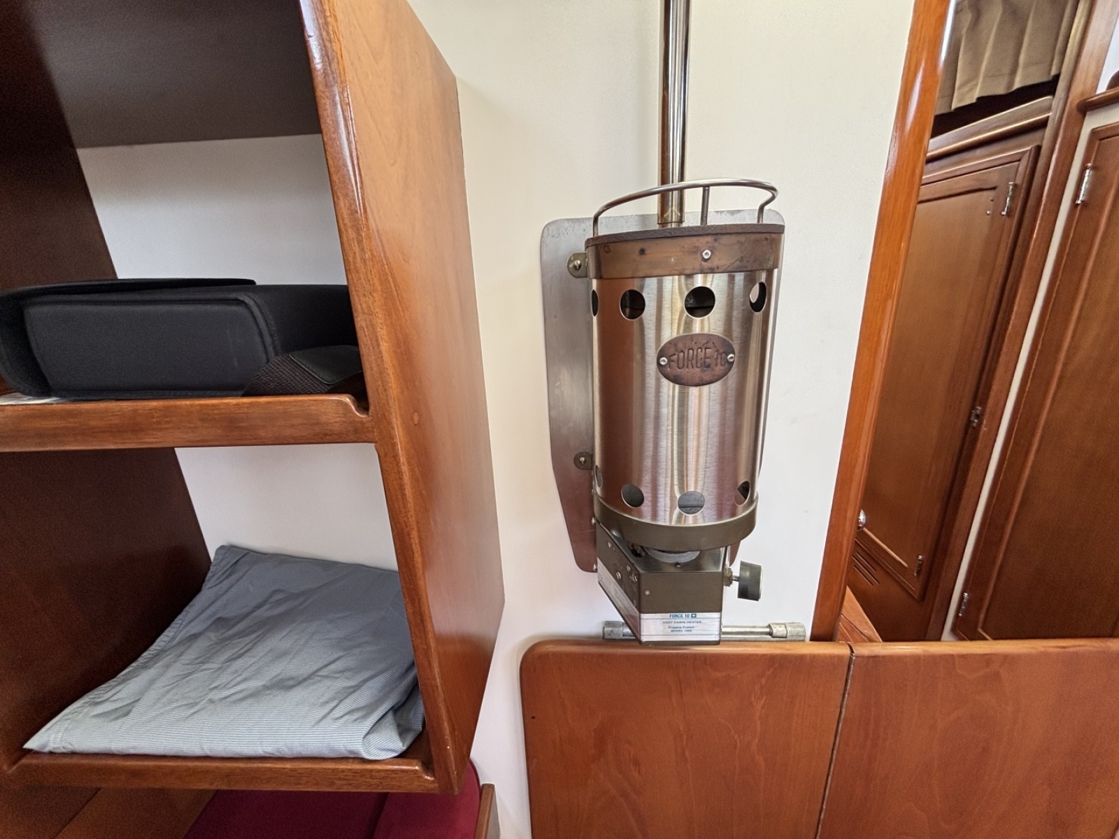 1974 Hinckley B-40