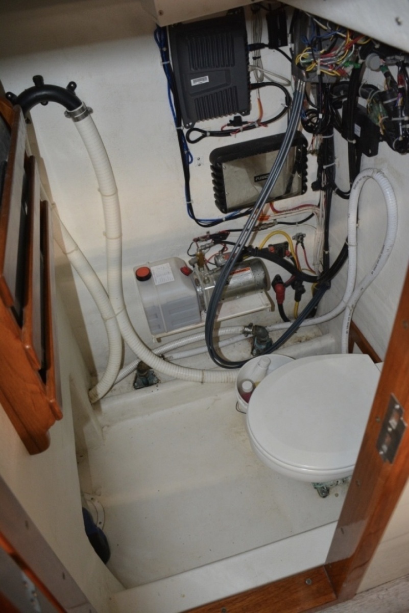 1988 Ellis 24 Open Fisherman