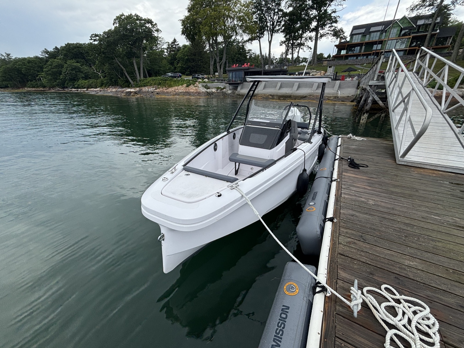 2022 Axopar 22 T-Top