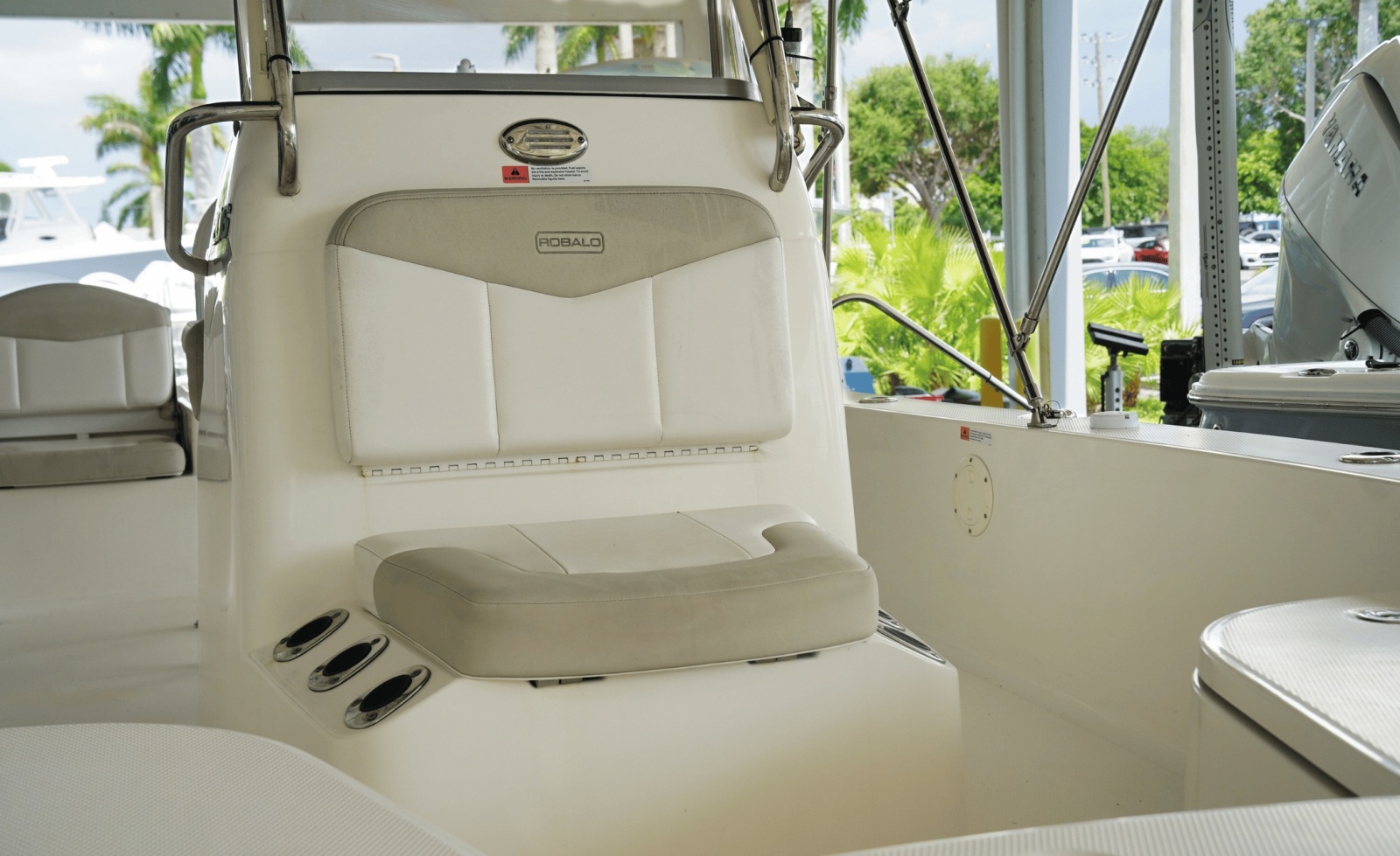 2014 Robalo Cayman 206