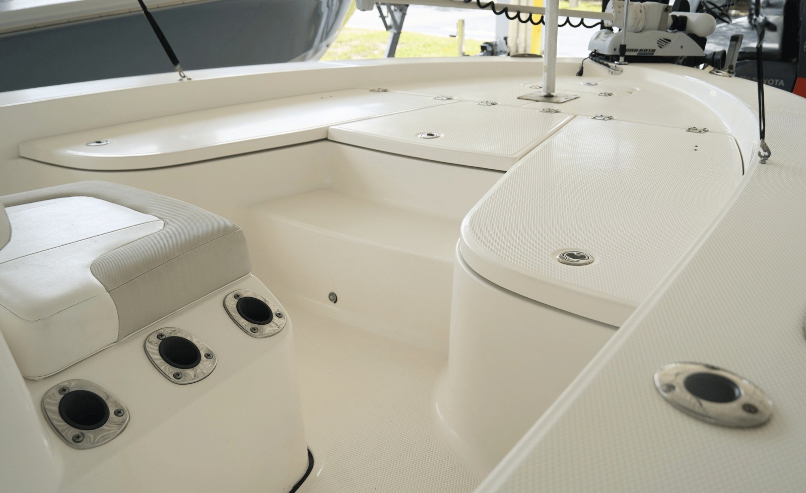 2014 Robalo Cayman 206