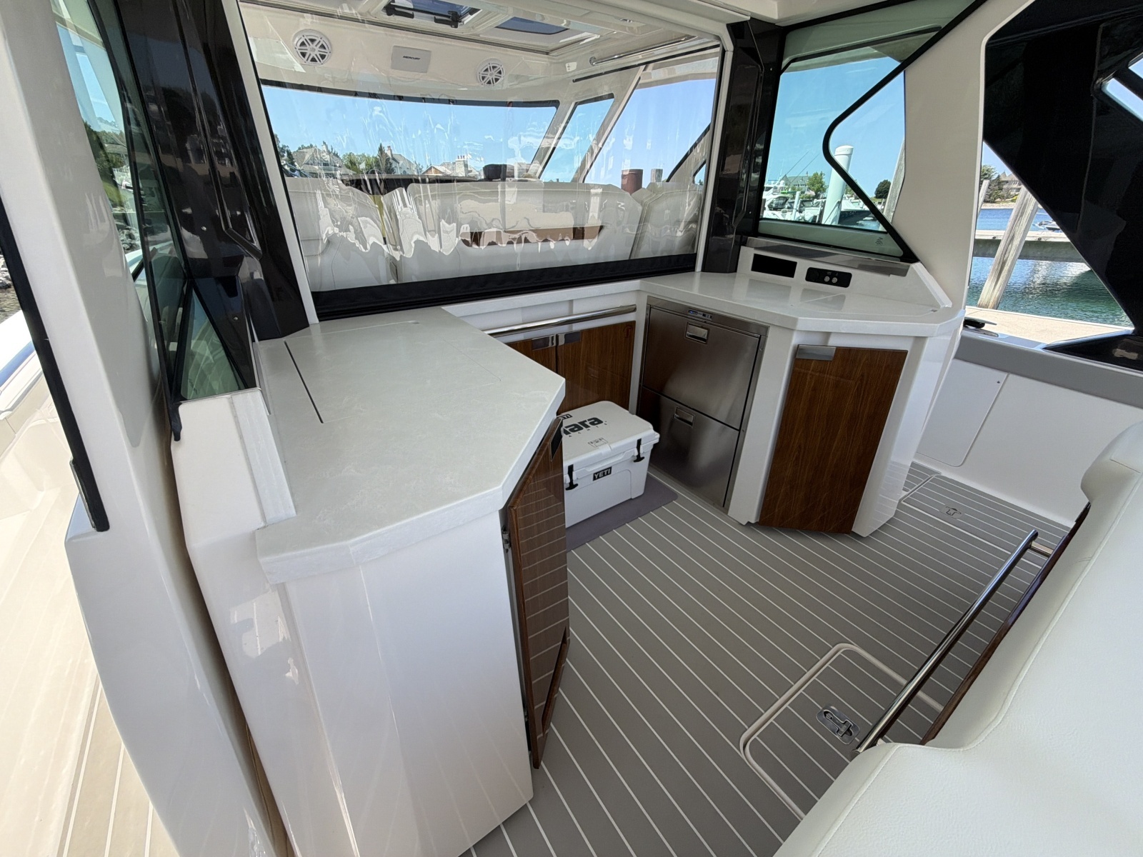 2026 Tiara Yachts 48 LS