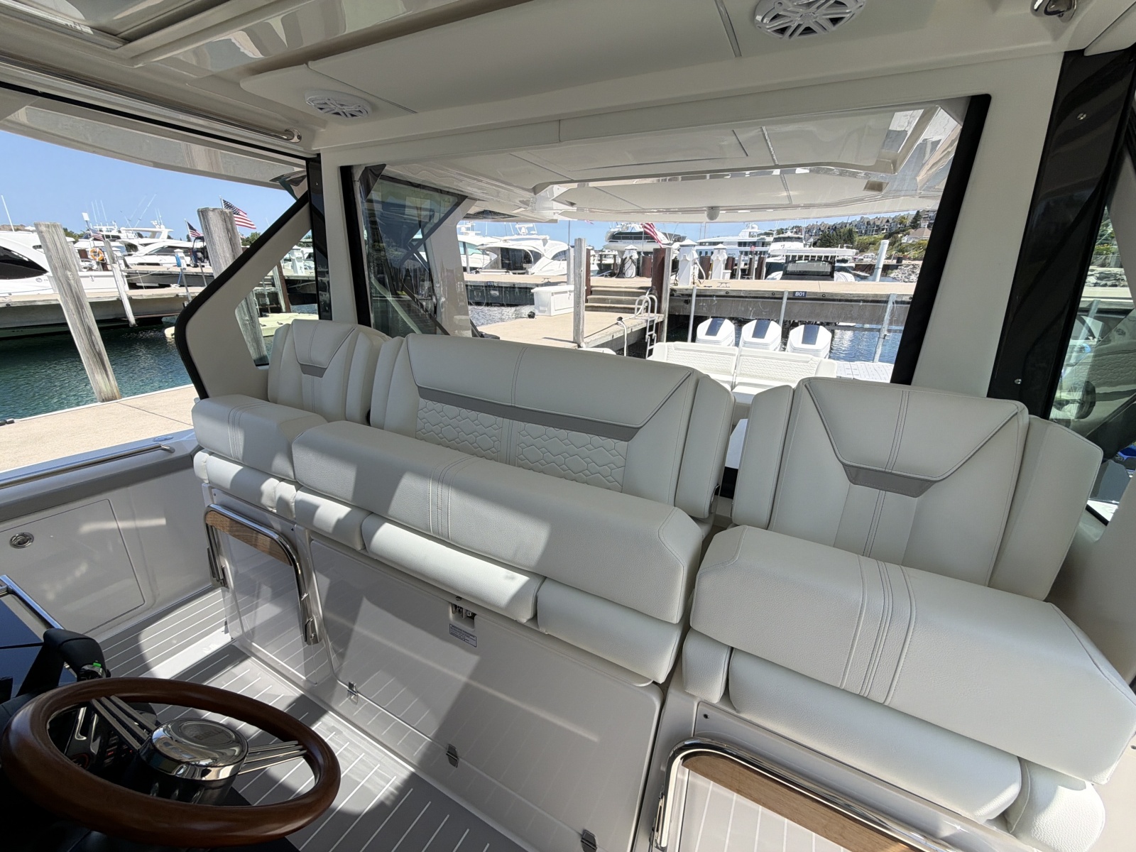 2026 Tiara Yachts 48 LS