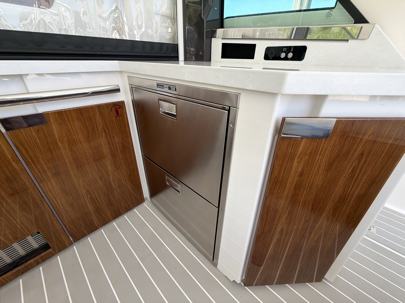 2026 Tiara Yachts 48 LS