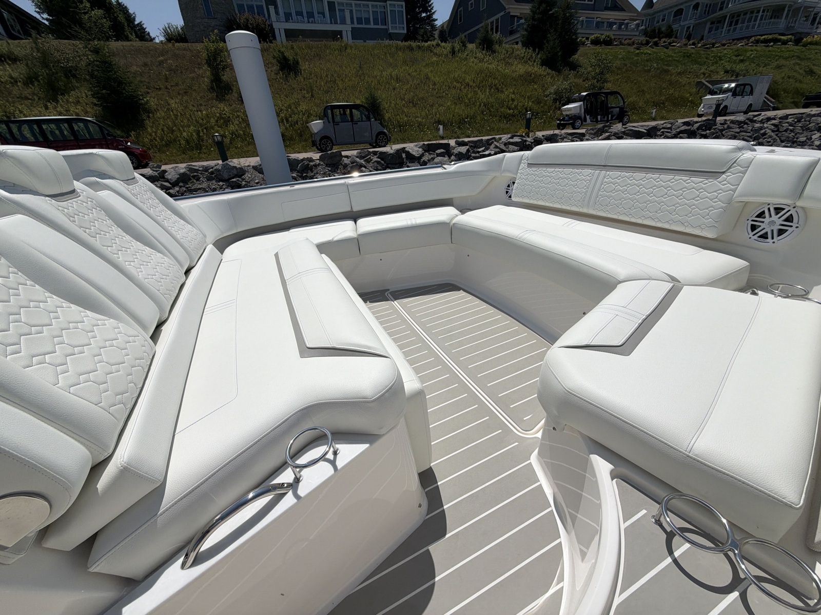 2026 Tiara Yachts 48 LS