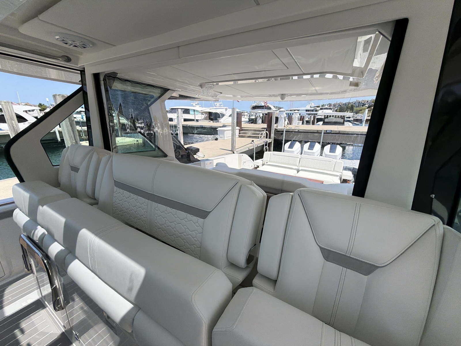 2026 Tiara Yachts 48 LS