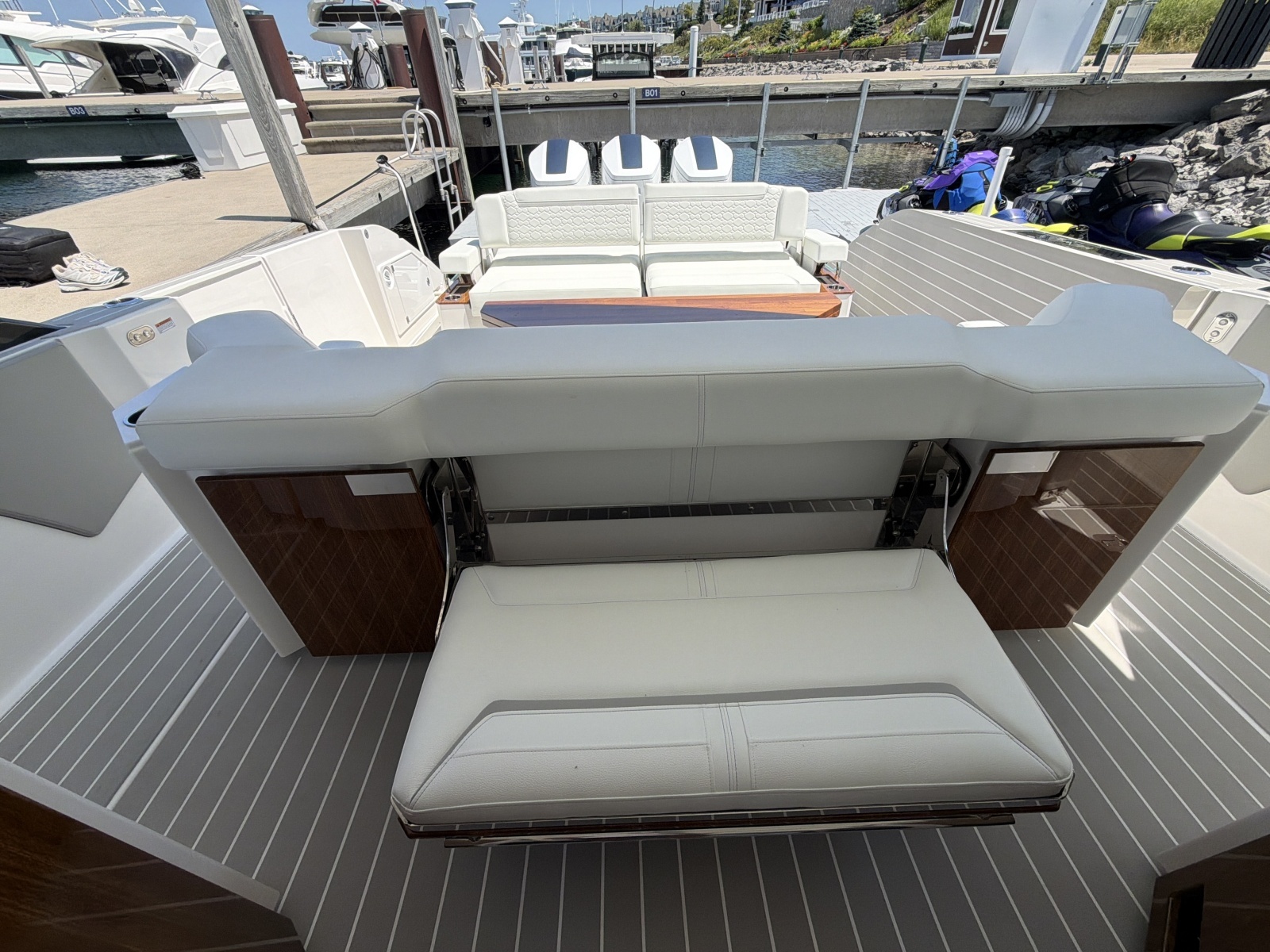 2026 Tiara Yachts 48 LS
