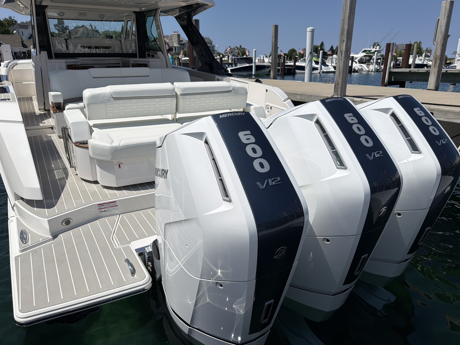 2026 Tiara Yachts 48 LS