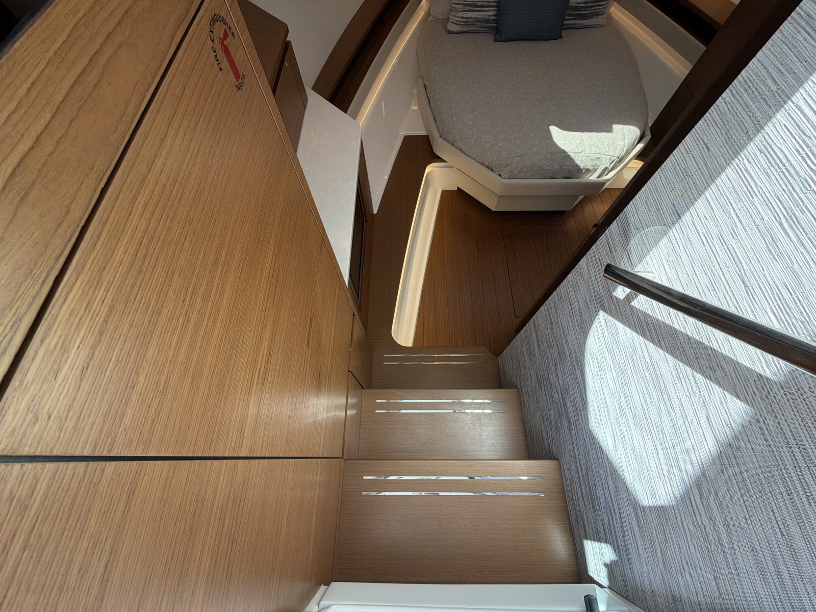 2026 Tiara Yachts 48 LS