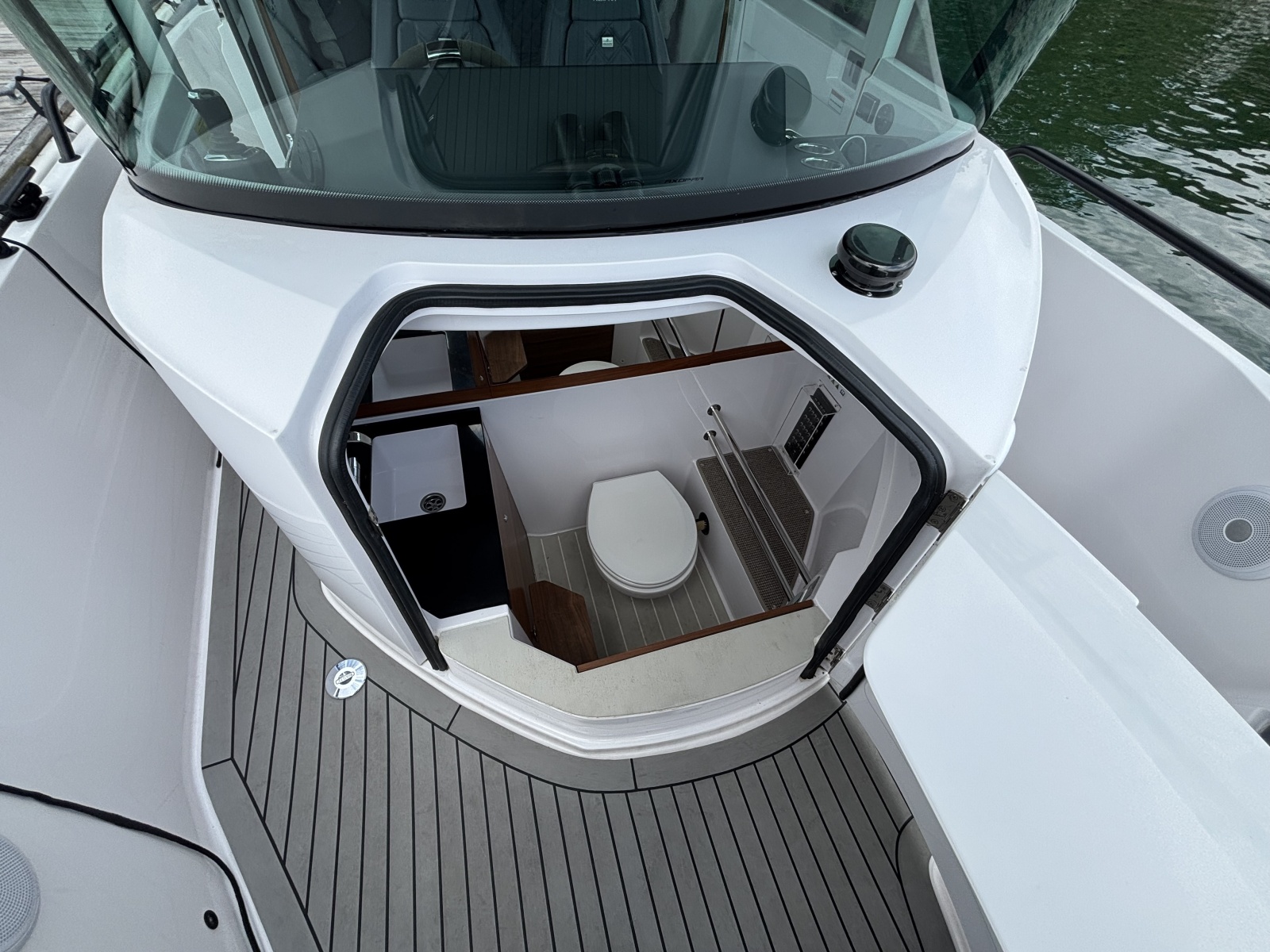 2021 Axopar 28 Cabin