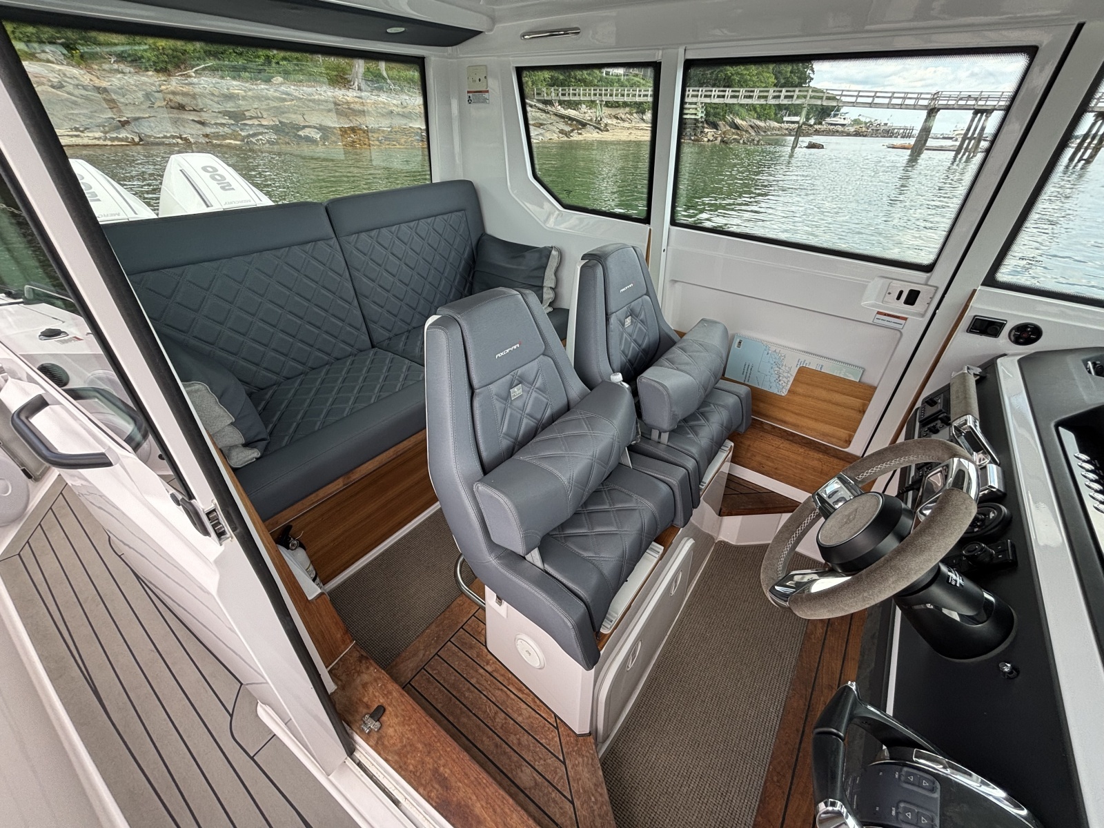 2021 Axopar 28 Cabin