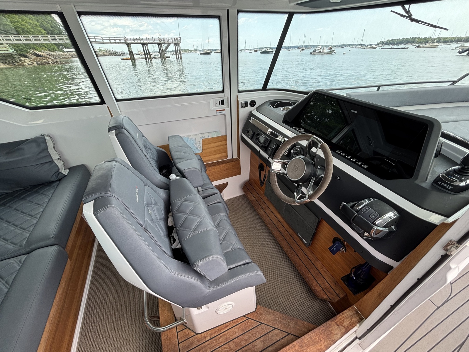 2021 Axopar 28 Cabin