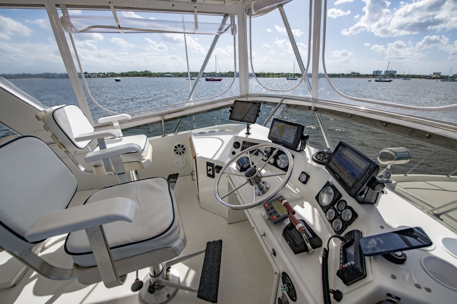 1988 Tollycraft 44 Cockpit M.Y.