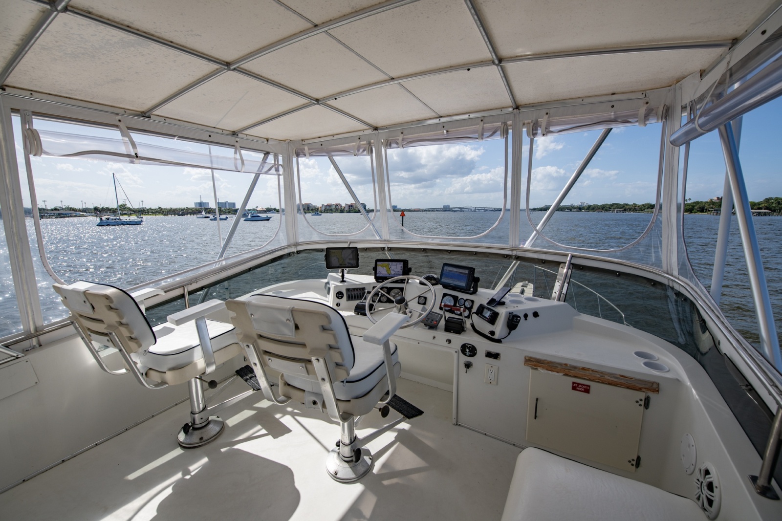 1988 Tollycraft 44 Cockpit M.Y.